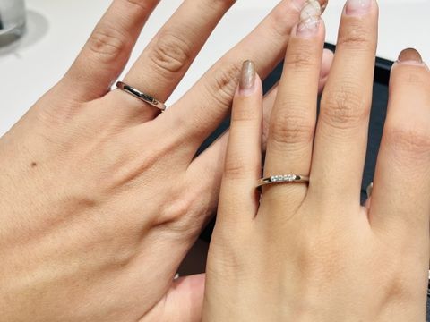 【ラザール ダイヤモンド(LAZARE DIAMOND)の口コミ】 三方向からダイヤがついている指輪で、一見シンプルながらもよくみると他…