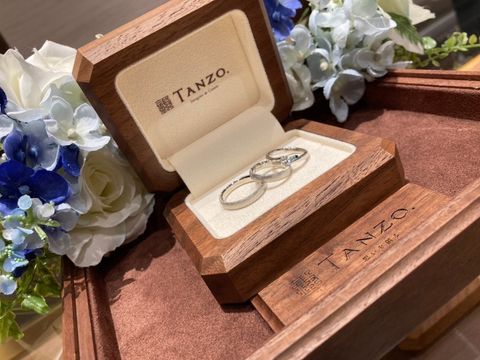 【TANZO.(鍛造指輪)の口コミ】 シンプルな形でも、面はTANZOさんオリジナルのマット加工（アイスマット加…