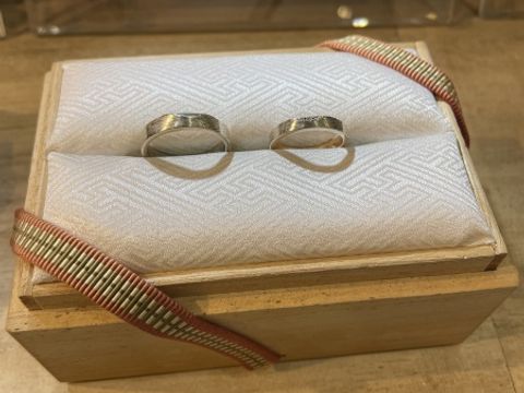 【杢目金屋(もくめがねや)の口コミ】 他にはないデザインで、職人による技術による木目と、一つの同じ材料から2…