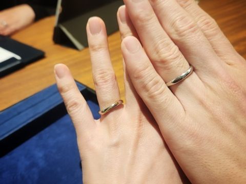 【4℃ BRIDAL(ヨンドシーブライダル)の口コミ】 ゴールドとピンクゴールドを合わせたもの・捻りのデザイン・新婦のみ小さ…