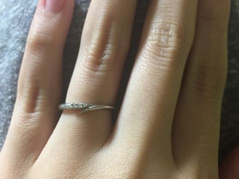 【アイプリモ(I-PRIMO)の口コミ】 華奢なデザインが良かったのと、何もついてないリングではなくて何かポイ…
