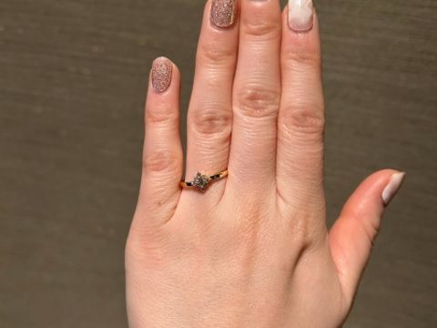 【ete(エテ)の口コミ】 ダイヤの輝きもありつつシンプルで派手すぎないので普段の服装にも合いお…