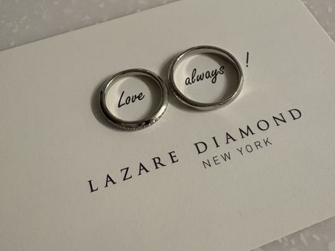 【ラザール ダイヤモンド(LAZARE DIAMOND)の口コミ】 デザインがドンピシャで気に入りました。
ダイヤの輝きもとても綺麗です。…