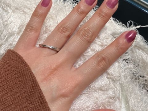 【銀座ダイヤモンドシライシの口コミ】 ダイアモンドが複数並んでいるため華やか。
指が細くて綺麗に見える、ダイ…