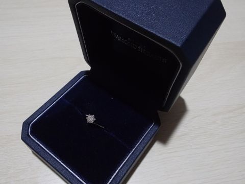 【銀座ダイヤモンドシライシの口コミ】 プロポーズリングで後日デザインを好みで選べるのが良かったし、台座のデ…