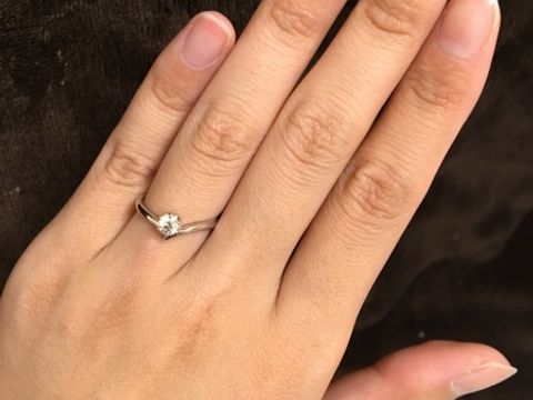 【アイプリモ(I-PRIMO)の口コミ】 私は一粒ダイヤのエンゲージリングに憧れがあり、
色んな一粒ダイヤのリン…