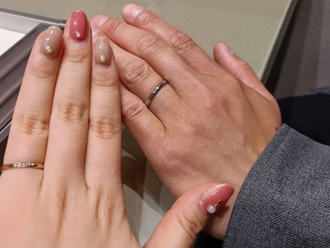 【アイプリモ(I-PRIMO)の口コミ】 リングの形はストレート、左下向きにダイヤが埋め込まれているタイプです…