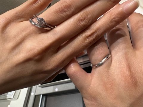 【アイプリモ(I-PRIMO)の口コミ】 ウェーブがとても指に馴染み、気に入りました。ダイヤが入っていて、輝き…