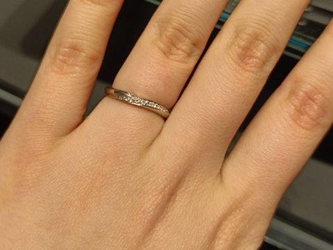 【銀座ダイヤモンドシライシの口コミ】 ストレートのリングが好みだったのですが、ウェーブのデザインも気になっ…