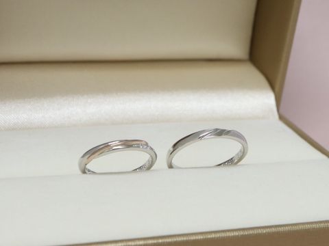 【LEGAN(レガン)の口コミ】 ピンクゴールドのラインの入った指輪が欲しくて様々なブライダルリングと…