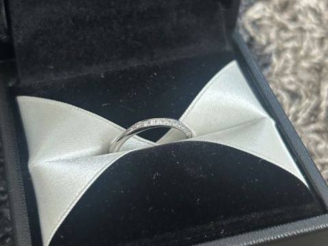 【銀座ダイヤモンドシライシの口コミ】 何もデザインがないとシンプルすぎて遊びがないので、ウェーブが入ってい…