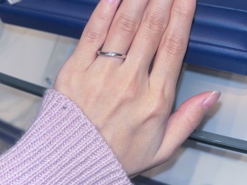 【銀座ダイヤモンドシライシの口コミ】 水かきが大きいタイプの指のため、ウェーブタイプが良いということで試着…