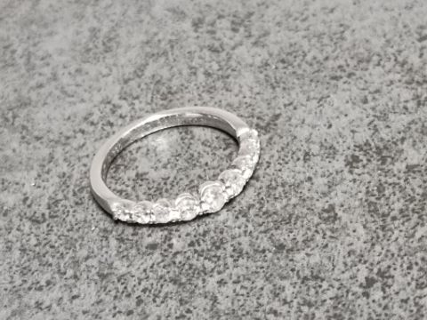 【銀座ダイヤモンドシライシの口コミ】 一粒ダイヤよりも長く使えるデザインだと思っています。シンプルだけど華…