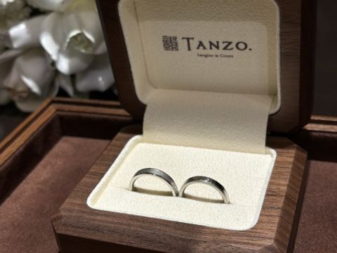 【TANZO.(鍛造指輪)の口コミ】 ・鍛造製法なので丈夫であること
・結婚指輪の内側にも小さなストーンを入…