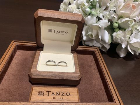 【TANZO.(鍛造指輪)の口コミ】 ライン加工を上下に入れて、間はマット加工の槌目を入れました。ライン加…
