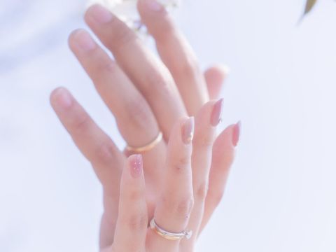 【ティファニー(Tiffany & Co.)の口コミ】 プラチナが一般的な中、ピンクゴールドにしました。日常的に使いづらいと…