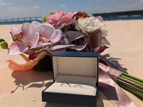 【GALA JEWELRY(ガラジュエリー)の口コミ】 素材がPt950でメレダイヤが7つ付いたツイストされたデザインが素敵な結婚…