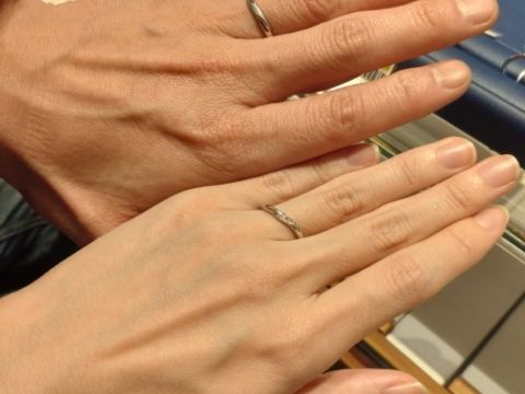 【銀座ダイヤモンドシライシの口コミ】 シンプルなデザインではあるものの、ダイヤが美しく光って見える形が気に…