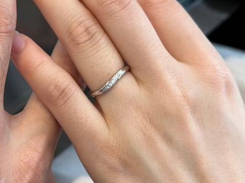 【エクセルコダイヤモンド(EXELCO DIAMOND)の口コミ】 ウェーブでダイヤをつけたいというイメージが出来ていたのでそのイメージ…