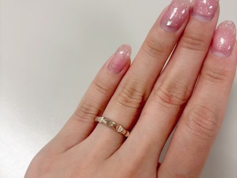 【TASAKI(タサキ)の口コミ】 サクラゴールドの色に一目惚れだったので、他の種類も試着しました。
シン…