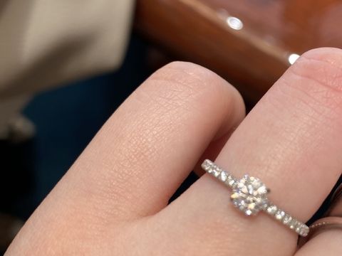 【ブシュロン(BOUCHERON)の口コミ】 私生活でもずっとつけていられるデザインを探していました。こちらの指輪…
