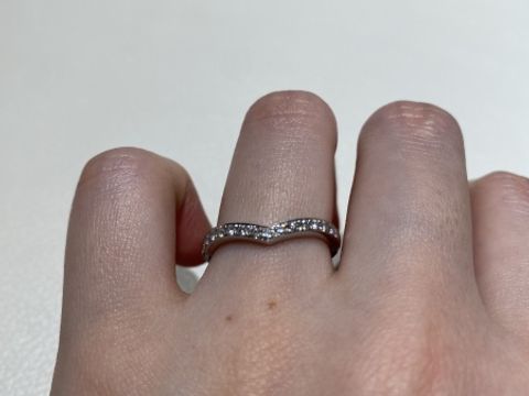 【エクセルコダイヤモンド(EXELCO DIAMOND)の口コミ】 指が長く見えるようなV字ラインを探し求めていました。水かきも深いほうな…