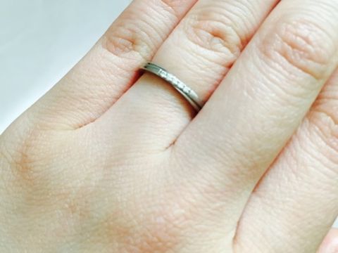 【4℃ BRIDAL(ヨンドシーブライダル)の口コミ】 初めはV字など変形リングを考えていたが、なんとなくしっくりきませんでし…