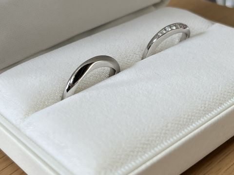 【OK9(オーケーナイン)の口コミ】 ウェーブデザインにして、正面に見える面に小さいダイヤを並べました。シ…