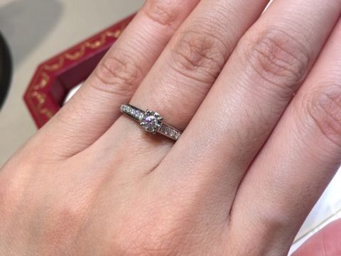 【カルティエ(Cartier)の口コミ】 メレダイヤまで美しい指輪でした。センターのダイヤモンドも0.3ct.位のも…