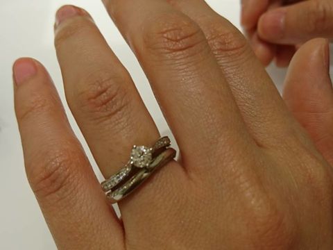 【4℃ BRIDAL(ヨンドシーブライダル)の口コミ】 指輪のカーブの描き方が指に沿っていて、綺麗でした。プラチナの重みはあ…