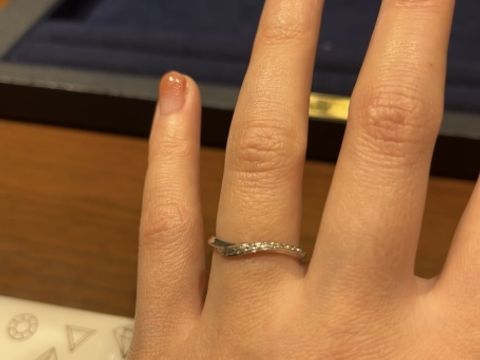 【FISCHER(フィッシャー)の口コミ】 当日担当いただいたスタッフの方に、人と変わったデザインの指輪がいいで…