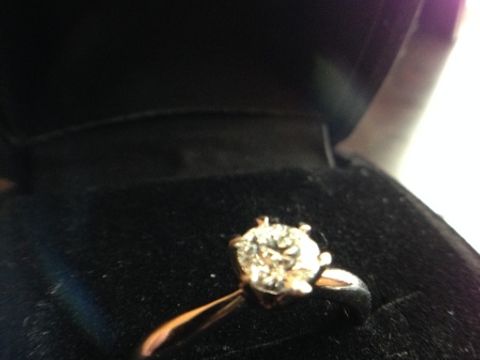 【JEWELRY  KAMATA(ジュエリーかまた)の口コミ】 リングのデザインがダイヤモンドに向かって細身になっており、指がすっき…