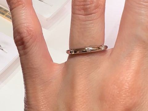 【ブルガリ(BVLGARI)の口コミ】 シンプルなストレートのマリッジリングです。3粒のダイヤモンドがついてい…
