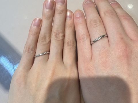 【TRECENTI(トレセンテ)の口コミ】 沢山の種類がある中で、自分達に合うのはウェーブタイプの指輪だとわかっ…