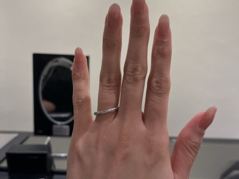 【エクセルコダイヤモンド(EXELCO DIAMOND)の口コミ】 指の形的にはウェーブが一番しっくりきましたが
ストレートでも流れるよう…