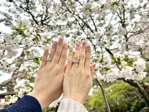 【アイプリモ(I-PRIMO)の口コミ】 ウェーブ型の指輪のため、指が長く綺麗に見えます。
女性用はダイヤが付い…