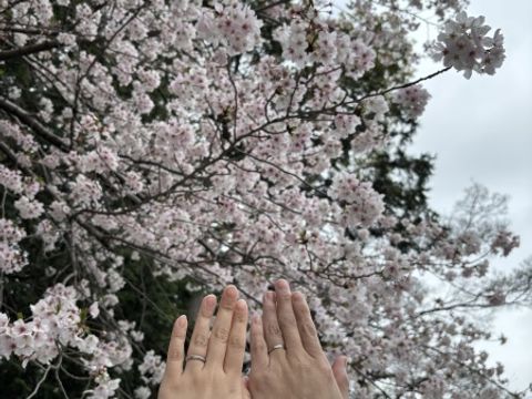 【エクセルコダイヤモンド(EXELCO DIAMOND)の口コミ】 シンプルだけど一癖あるデザインに惹かれました。また、少し指が太めなの…