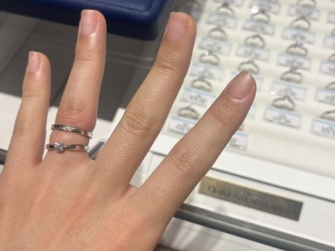 【銀座ダイヤモンドシライシの口コミ】 シンプルなものが良いと思い、シルバーでダイヤ無しを最初は探していまし…