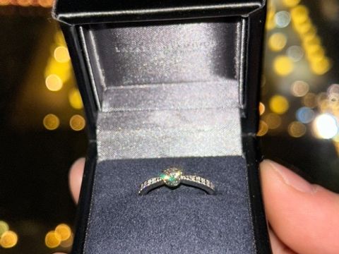 【ラザール ダイヤモンド(LAZARE DIAMOND)の口コミ】 指輪の選定から購入まで彼が全て行いました。
私は様々なデザインの試着を…