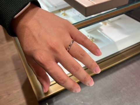 【ブルガリ(BVLGARI)の口コミ】 私はハーフエタニティの指輪を、旦那さんはエッジという名前の指輪を試着…