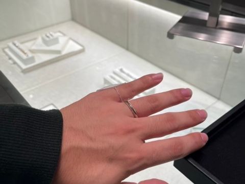 【ティファニー(Tiffany & Co.)の口コミ】 ティファニーのミルグレインを試着しました！3mmと女性からしたらやや太い…