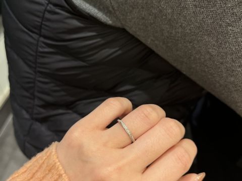 【銀座ダイヤモンドシライシの口コミ】 優雅で繊細なデザインで、どの角度から見ても美しい仕上がりです。
素材に…