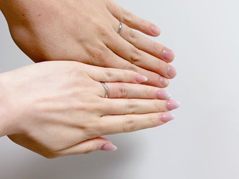 【エクセルコダイヤモンド(EXELCO DIAMOND)の口コミ】 小さなダイヤモンドが5連でついている。気分を上げたいときは表面にダイヤ…