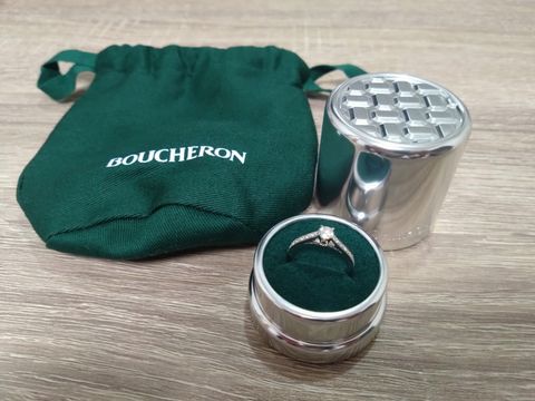 【ブシュロン(BOUCHERON)の口コミ】 デザインがスタイリッシュで、とてもおしゃれです。横にもダイヤが付いて…