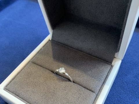 【COCKTAIL(カクテル)の口コミ】 婚約指輪のおすすめポイントは、シンプルでありながらエレガントなデザイ…