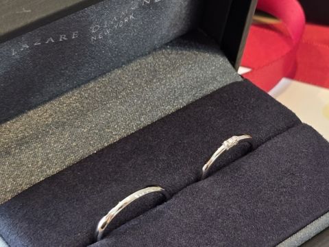 【ラザール ダイヤモンド【取扱店販売】の口コミ】 男性用はとにかくシンプルなものを、女性用も重ね付けするために少しシン…