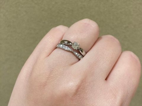 【ティファニー(Tiffany & Co.)の口コミ】 ハーモニーは、シンプルなデザインとなっているため、結婚指輪など他の指…