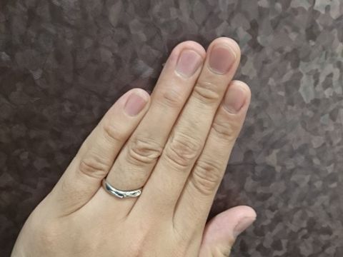 【JEWELRY  KAMATA(ジュエリーかまた)の口コミ】 色々見た中で、見た目はシンプルでも存在感のある形がありv字の感じがとて…