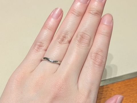【ティファニー(Tiffany & Co.)の口コミ】 ウェーブデザインの指輪を3つ試着しました。ダイヤが1石、3石、9石はめこ…