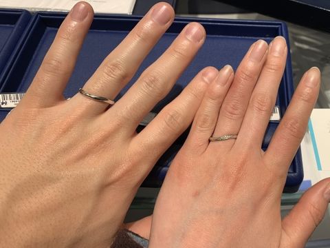 【銀座ダイヤモンドシライシの口コミ】 ウェーブデザインなので指がとても綺麗に見えて気に入りました。ダイヤモ…
